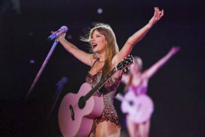 Featured photo courtesy of @taylorswift, Instagram